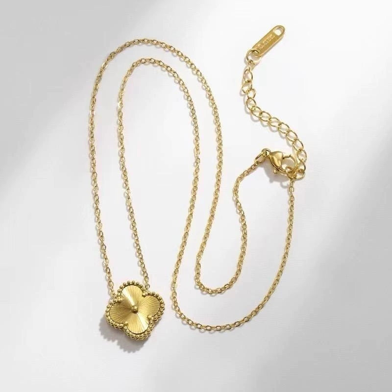 COLLAR TRÉBOL VAN
