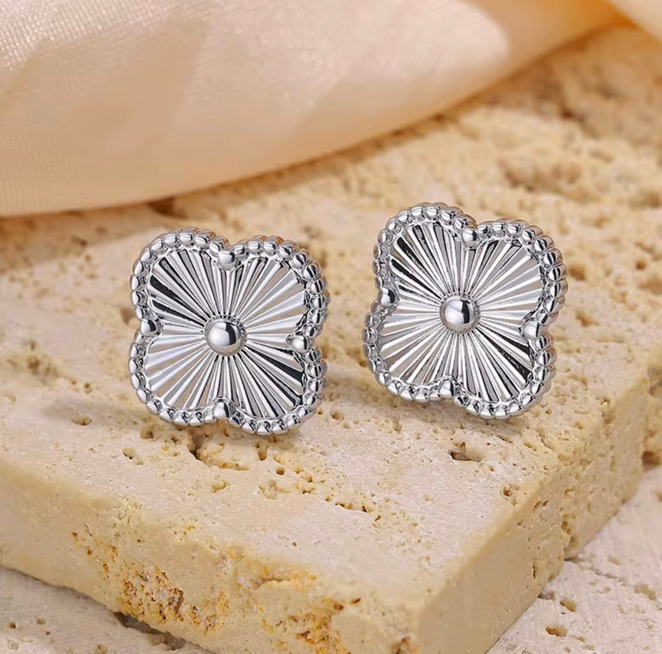 ARETES TRÉBOL VAN