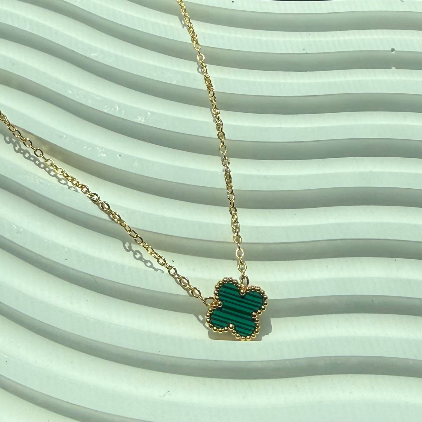 COLLAR TREBOL CUATRO HOJAS DE ACERO INOXIDABLE CON CHAPA DE 18K