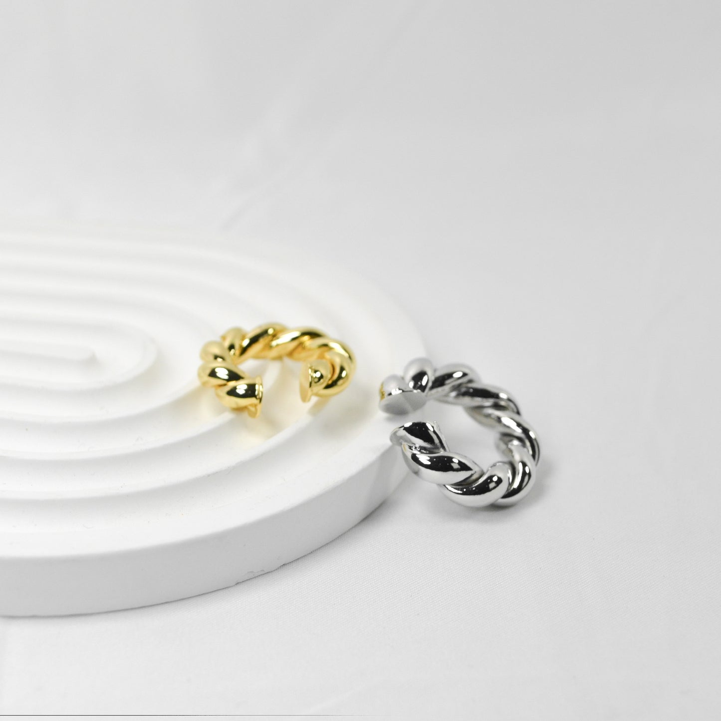 EAR CUFF TWIST