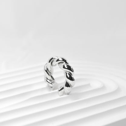 EAR CUFF TWIST