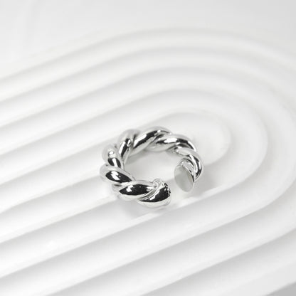 EAR CUFF TWIST