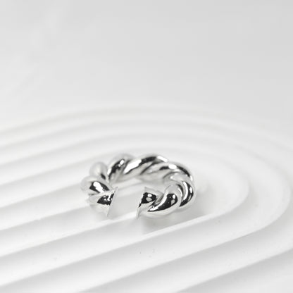 EAR CUFF TWIST