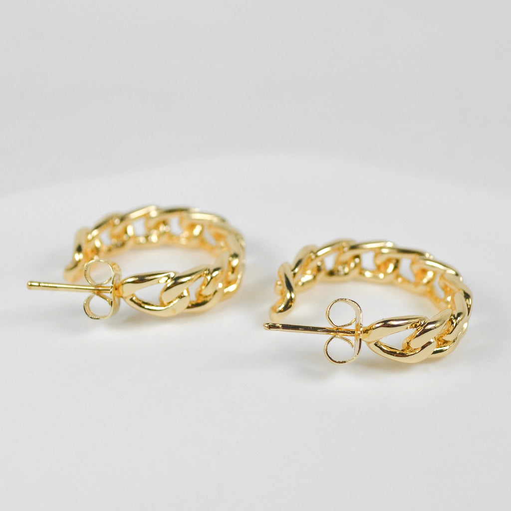 ARRACADAS CARMÍN DORADAS