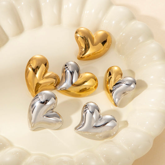 ARETES GLOBO CORAZÓN PLATEADOS