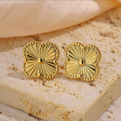 ARETES TRÉBOL VAN