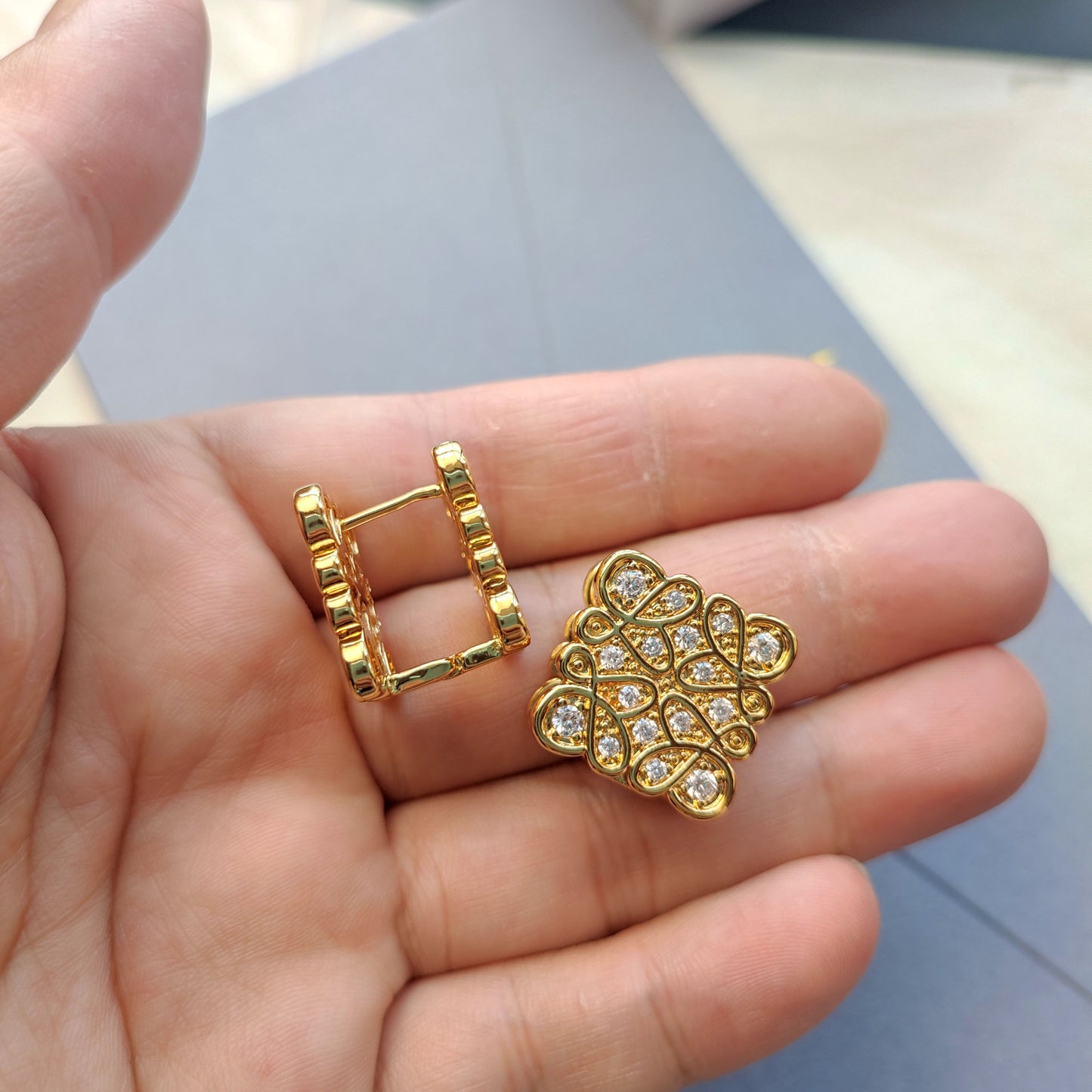 ARETES LOEWES CHICOS