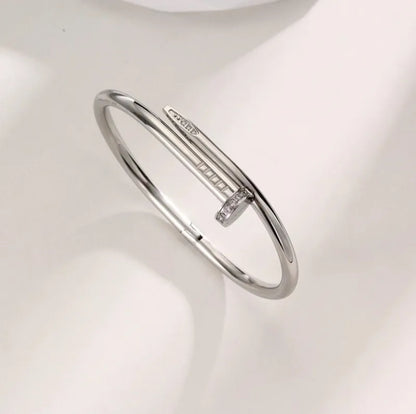 BRAZALETE CLAVO