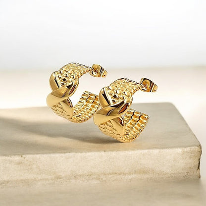 ARETES XOXO