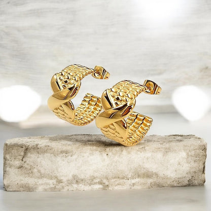 ARETES XOXO