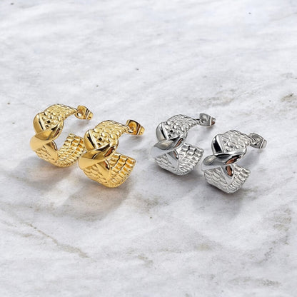 ARETES XOXO