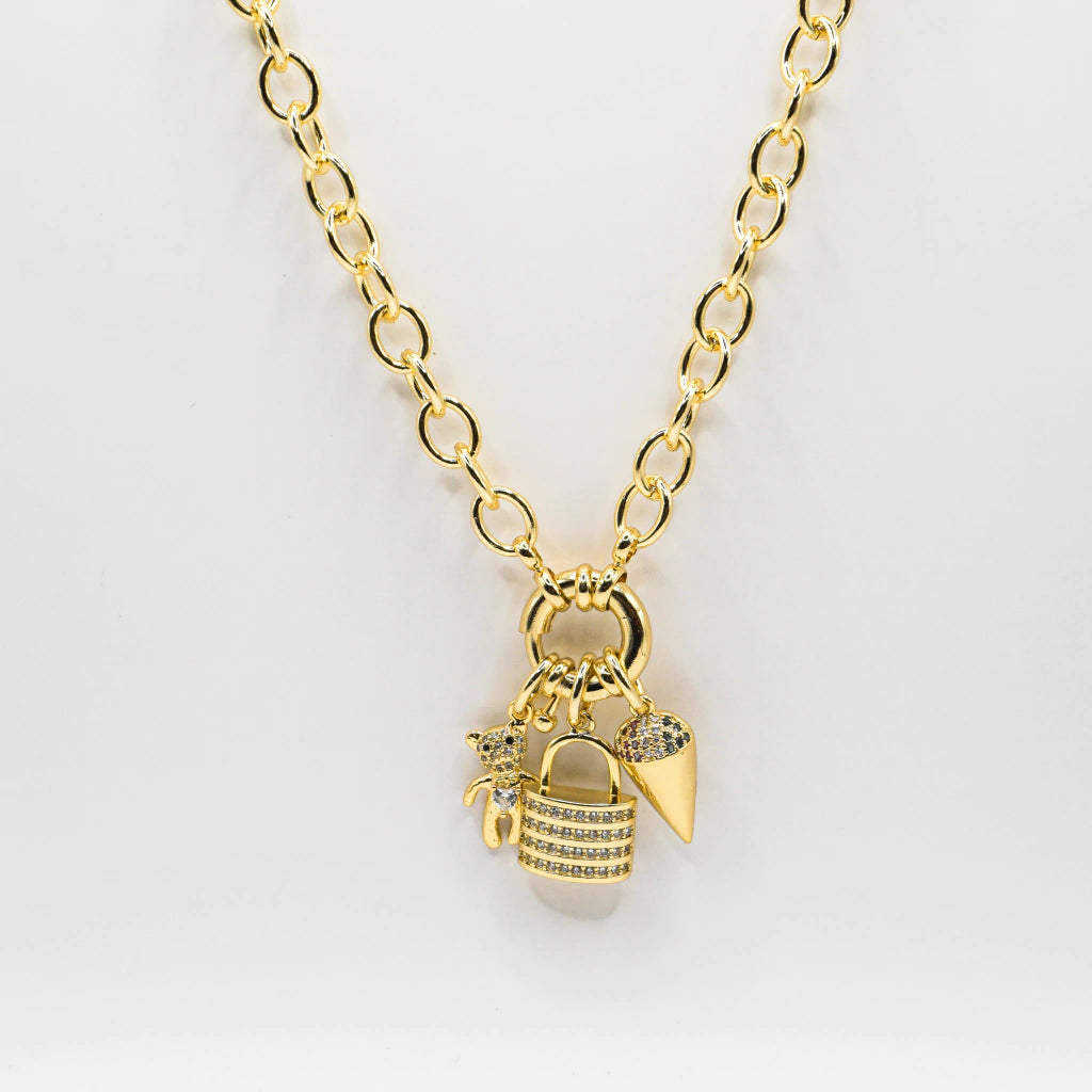 COLLAR CARMIN CON CHARMS