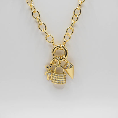 COLLAR CARMIN CON CHARMS